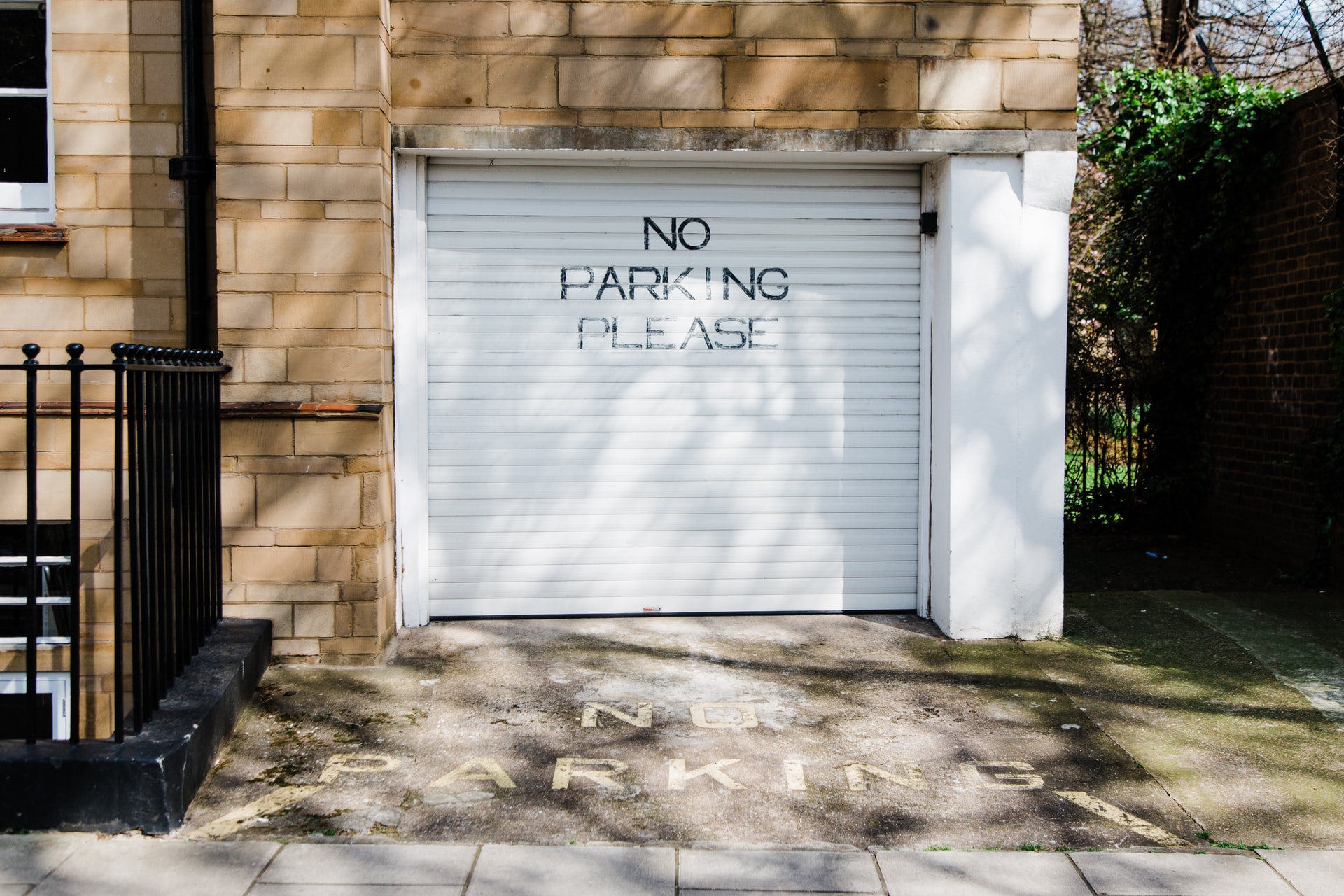 Devrais-je remplacer les deux ressorts de ma porte de garage? image bruno-martins-7ziL_FtJVQk-unsplash Devrais-je remplacer les deux ressorts de ma porte de garage?