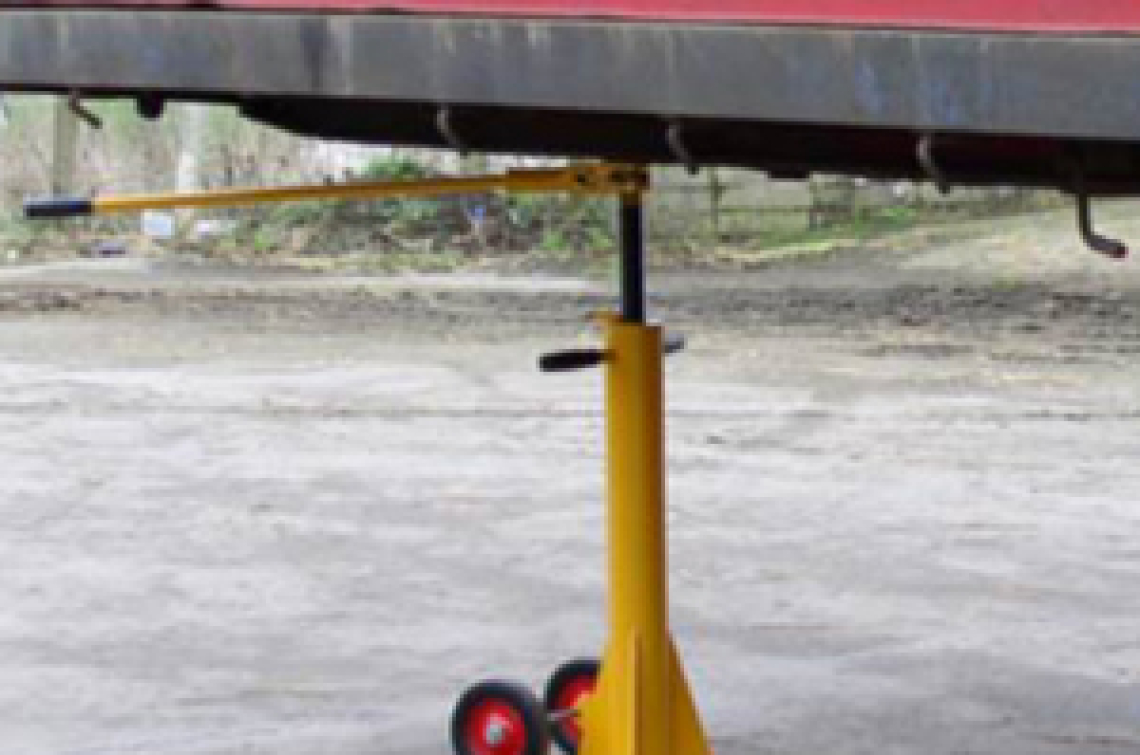 Ratchet-Riser Trailer Stands